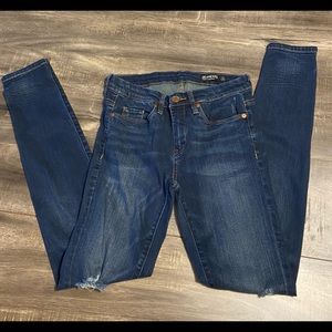 BlankNYC skinny classique distressed jeans
